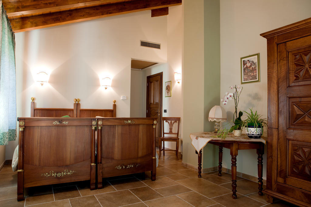 A' La Table Du Sommelier Chambres D Hotes & Restaurant Saint-Vincent Room photo