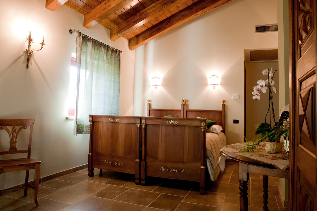 A' La Table Du Sommelier Chambres D Hotes & Restaurant Saint-Vincent Room photo