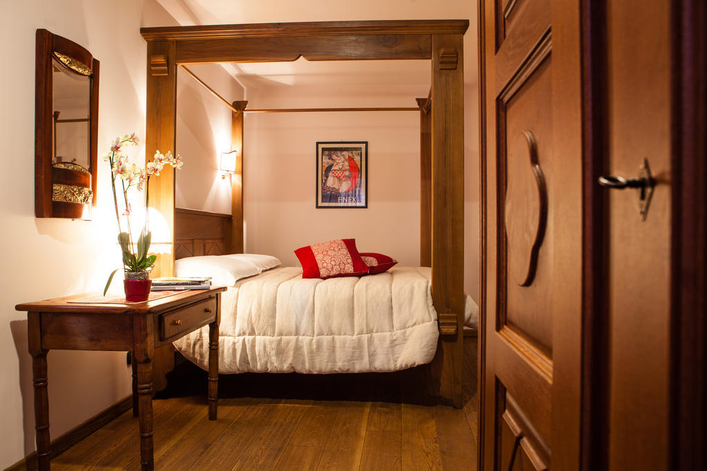 A' La Table Du Sommelier Chambres D Hotes & Restaurant Saint-Vincent Room photo