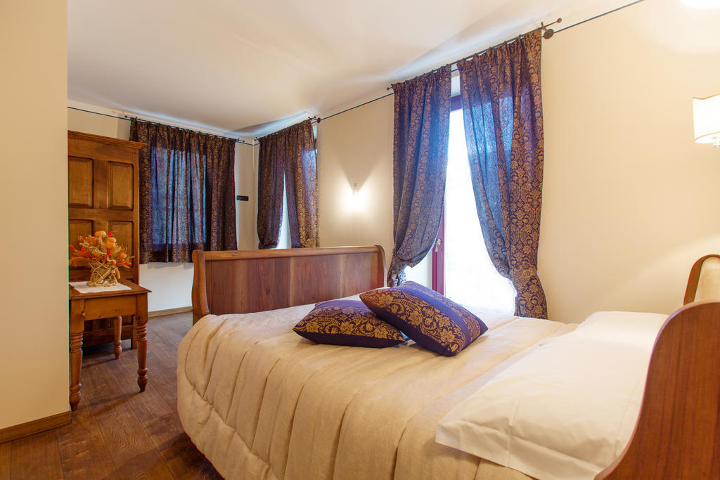 A' La Table Du Sommelier Chambres D Hotes & Restaurant Saint-Vincent Room photo